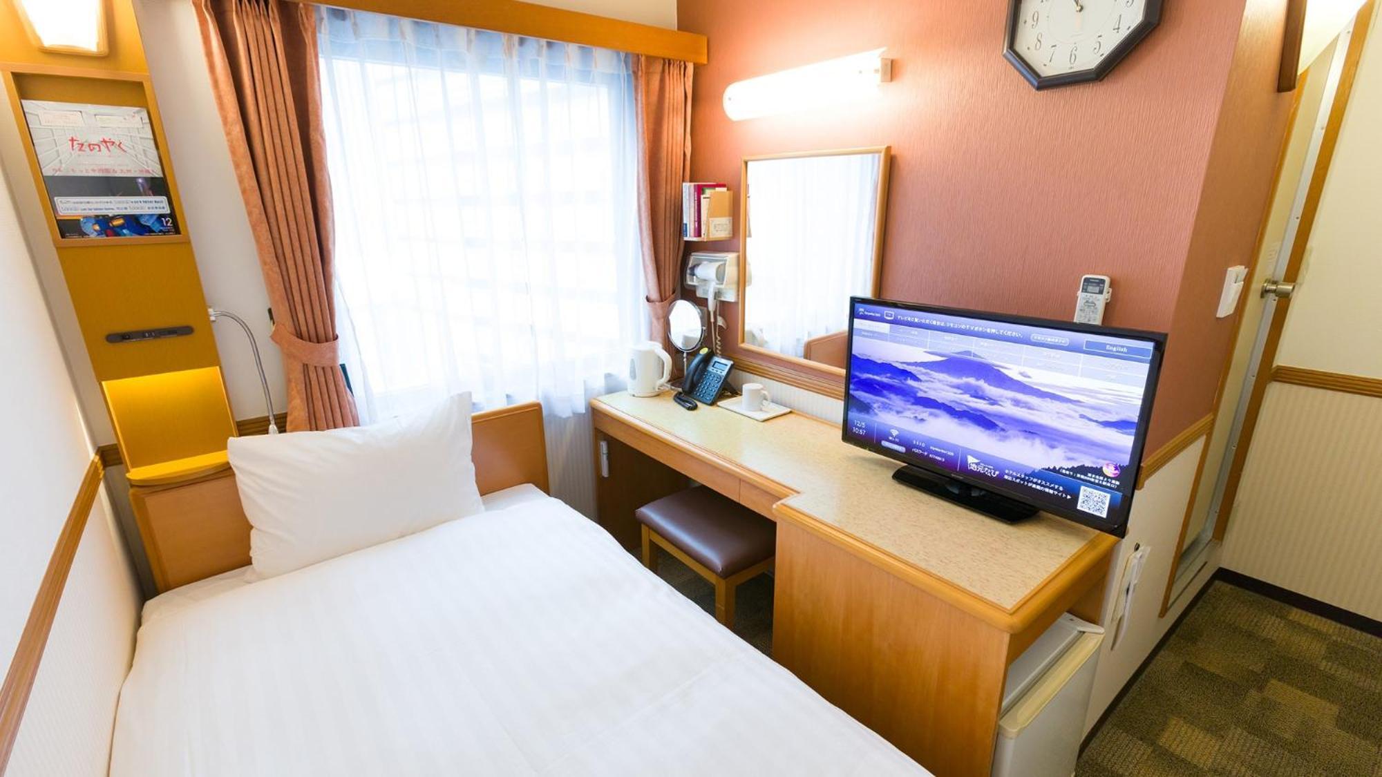 Toyoko Inn Yokohama Sakuragicho Room photo