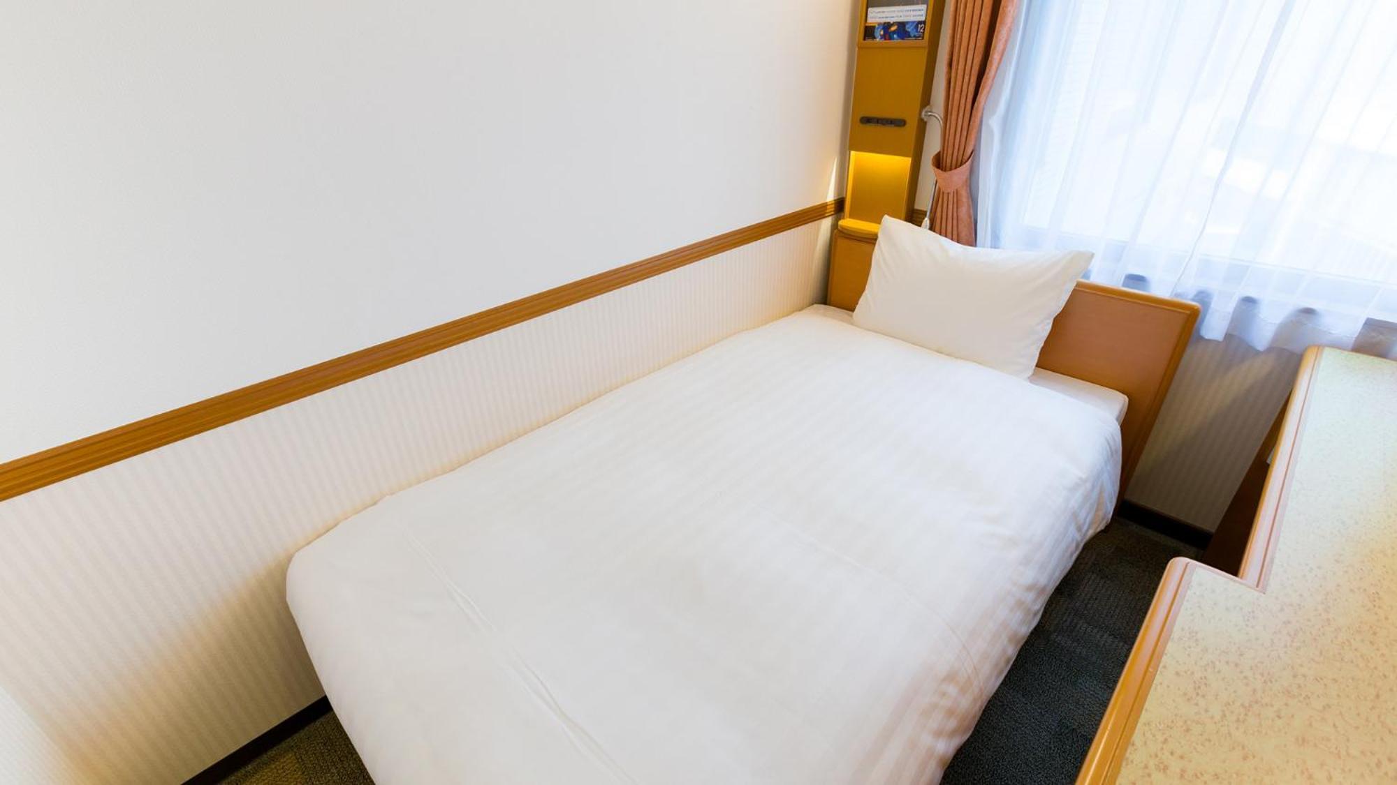 Toyoko Inn Yokohama Sakuragicho Room photo