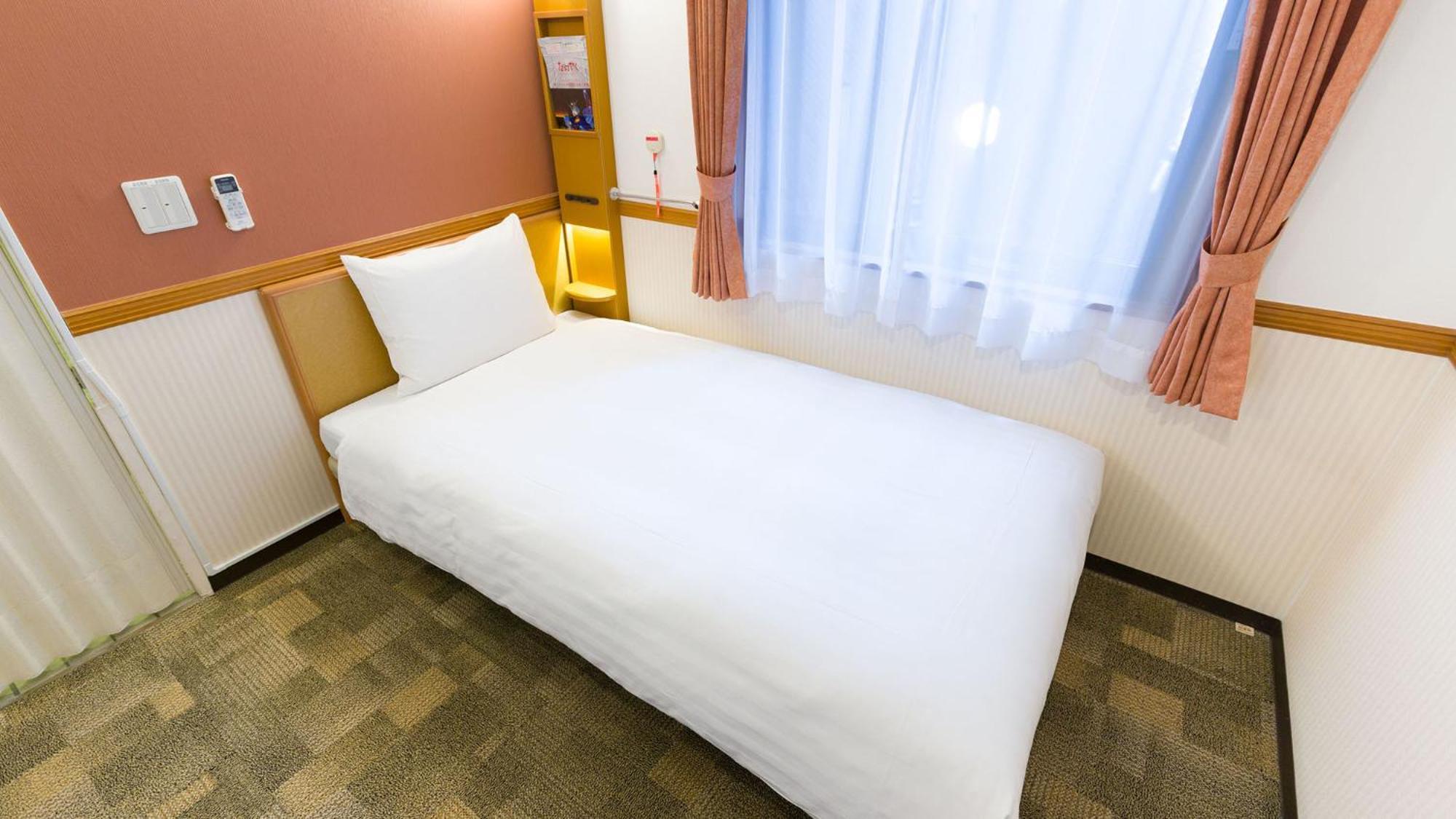 Toyoko Inn Yokohama Sakuragicho Room photo
